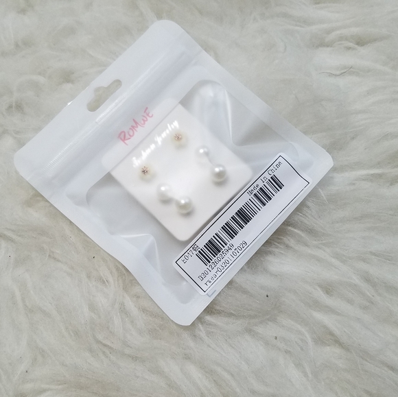 Adorable Earring Set - Picture 8 of 10